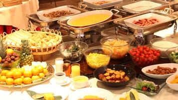 每日供应自助式早餐(每人 JPY 3850)