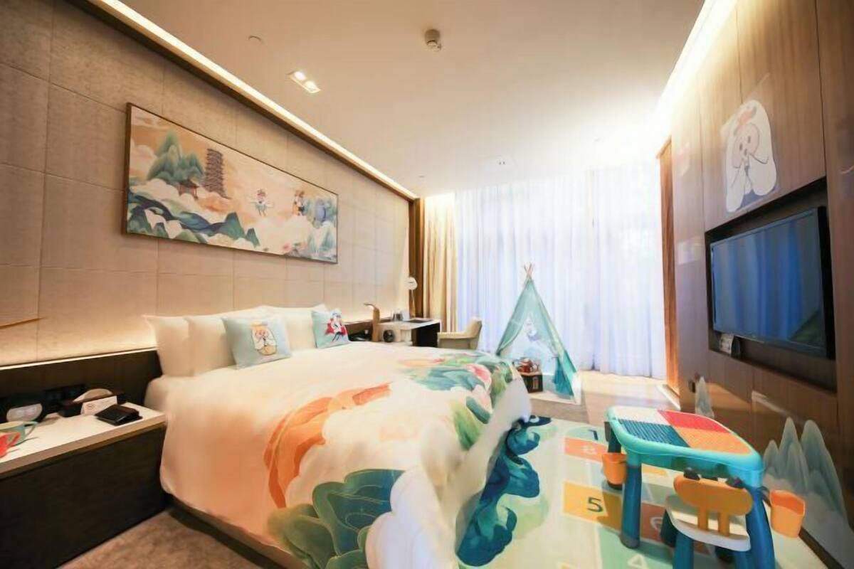 1 bedroom, minibar, in-room safe, individually decorated
