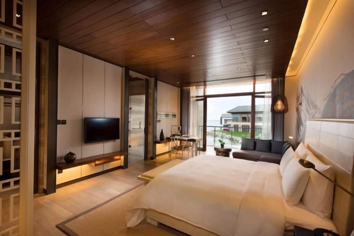 1 bedroom, minibar, in-room safe, individually decorated