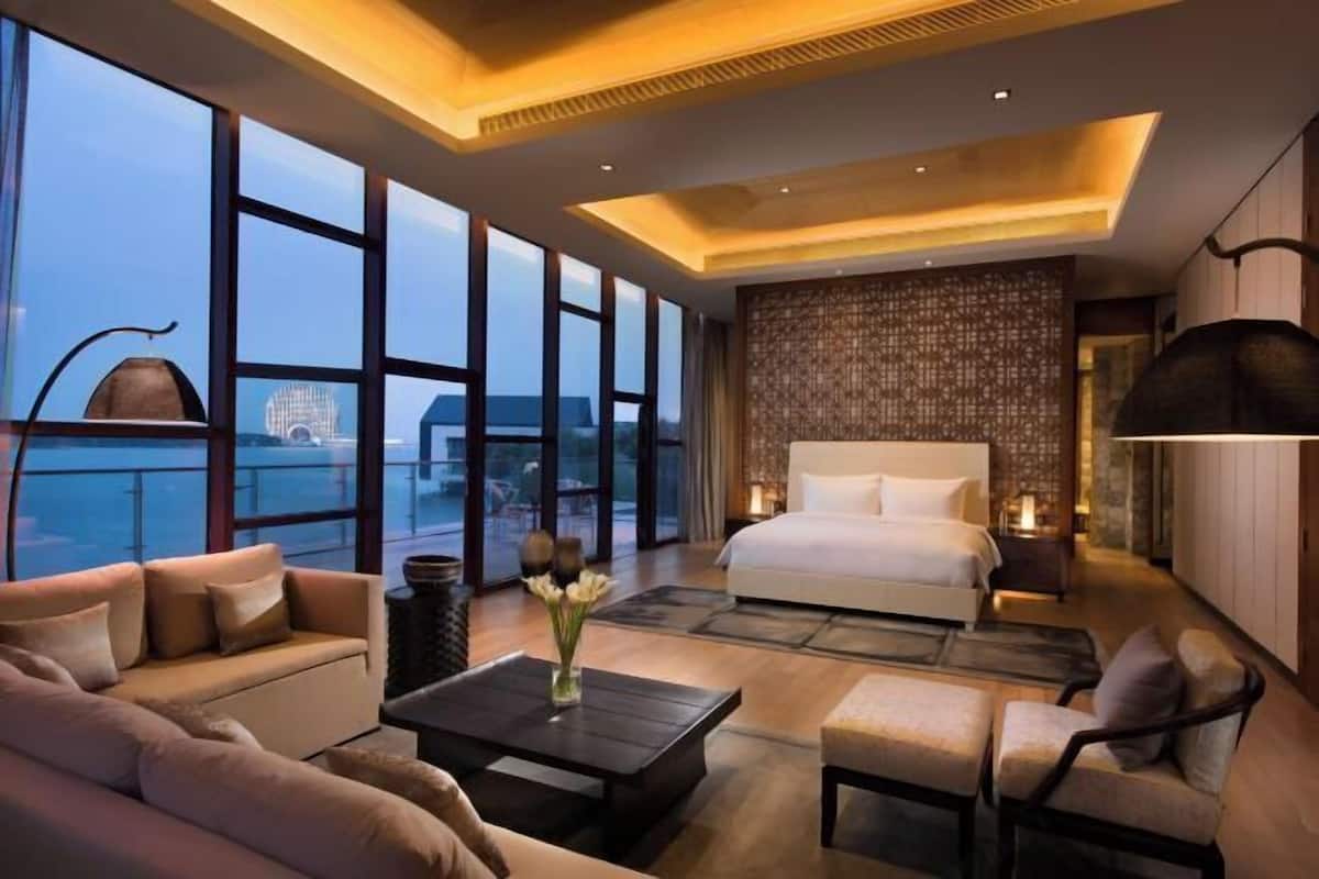 1 bedroom, minibar, in-room safe, individually decorated