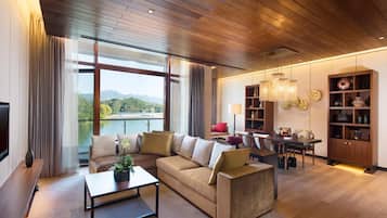 Minibar, Zimmersafe, individuell dekoriert, individuell eingerichtet