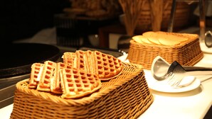 Frokostbuffé hver dag (mot et tillegg)