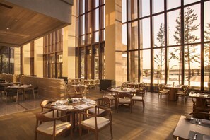 2 Restaurants, Frühstück, Mittagessen, Abendessen, chinesische Küche