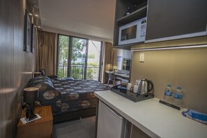 Private kitchenette - Kings Park (Chinchilla)