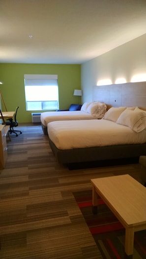 Suite | Desk, iron/ironing board, free rollaway beds, free WiFi