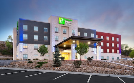 Exterior. Holiday Inn Express & Suites Price by IHG