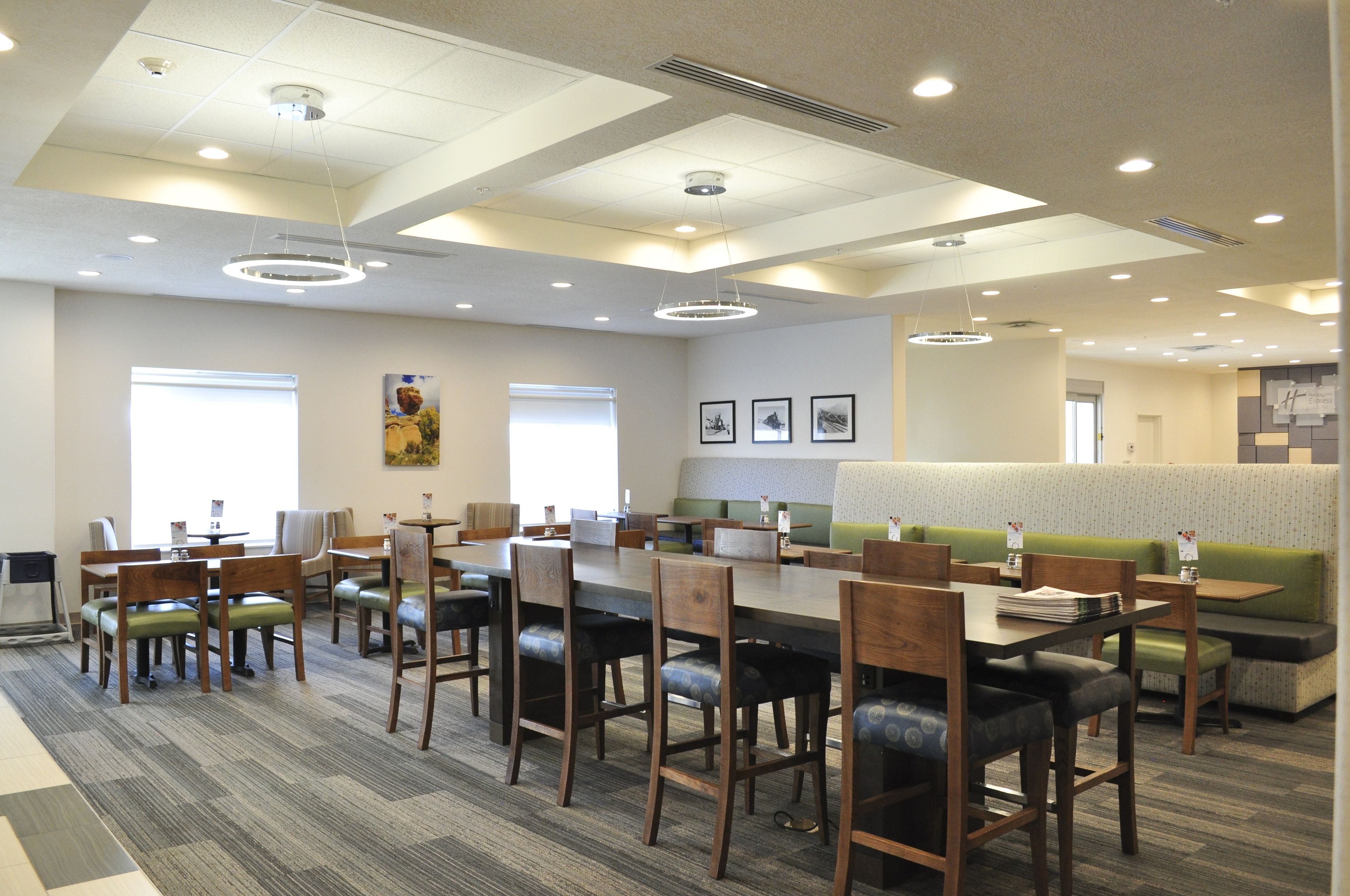 Free buffet breakfast on weekdays