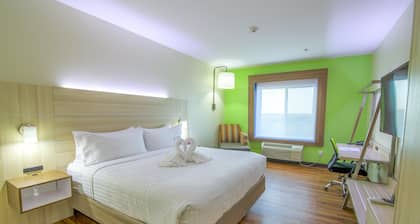 Holiday Inn Express & Suites Raymondville by IHG