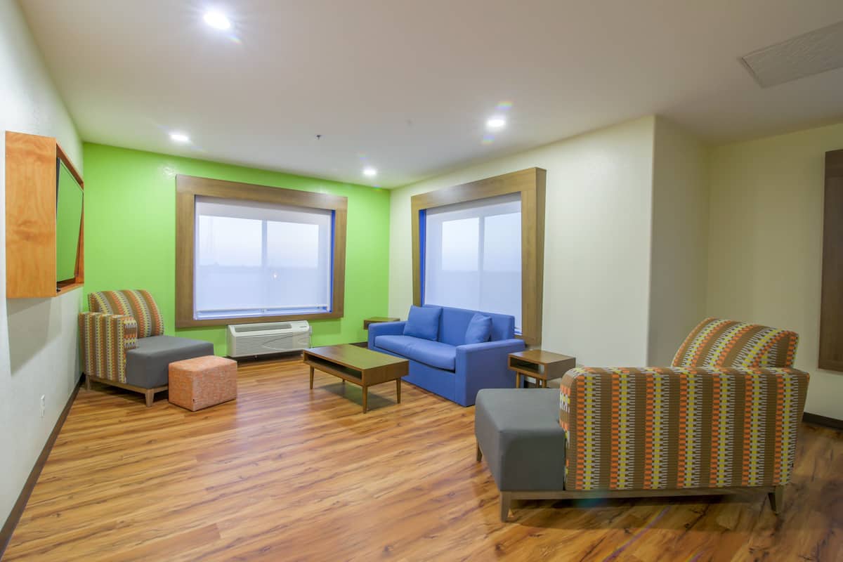 suite, 1 bedroom | 1 bedroom, in-room safe, desk, iron/ironing board