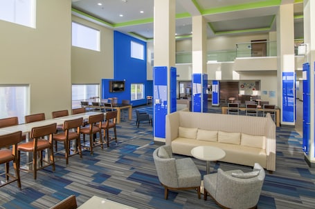 Außenbereich. Holiday Inn Express & Suites Raymondville by IHG