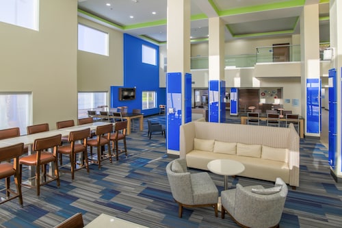 Holiday Inn Express & Suites Raymondville by IHG