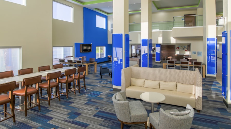 Holiday Inn Express & Suites Raymondville by IHG