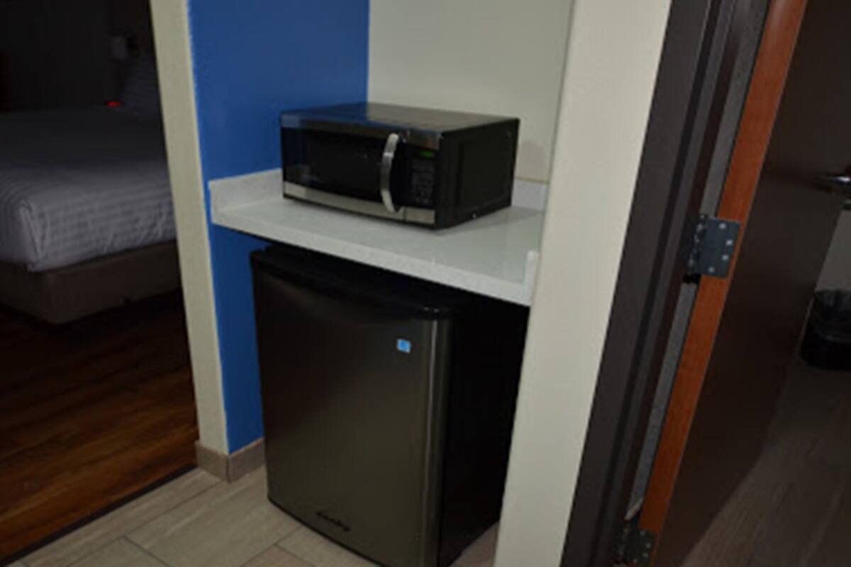 1 bedroom, in-room safe, desk, iron/ironing board