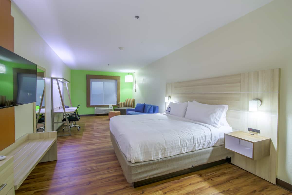 suite, 1 king bed | 1 bedroom, in-room safe, desk, iron/ironing board