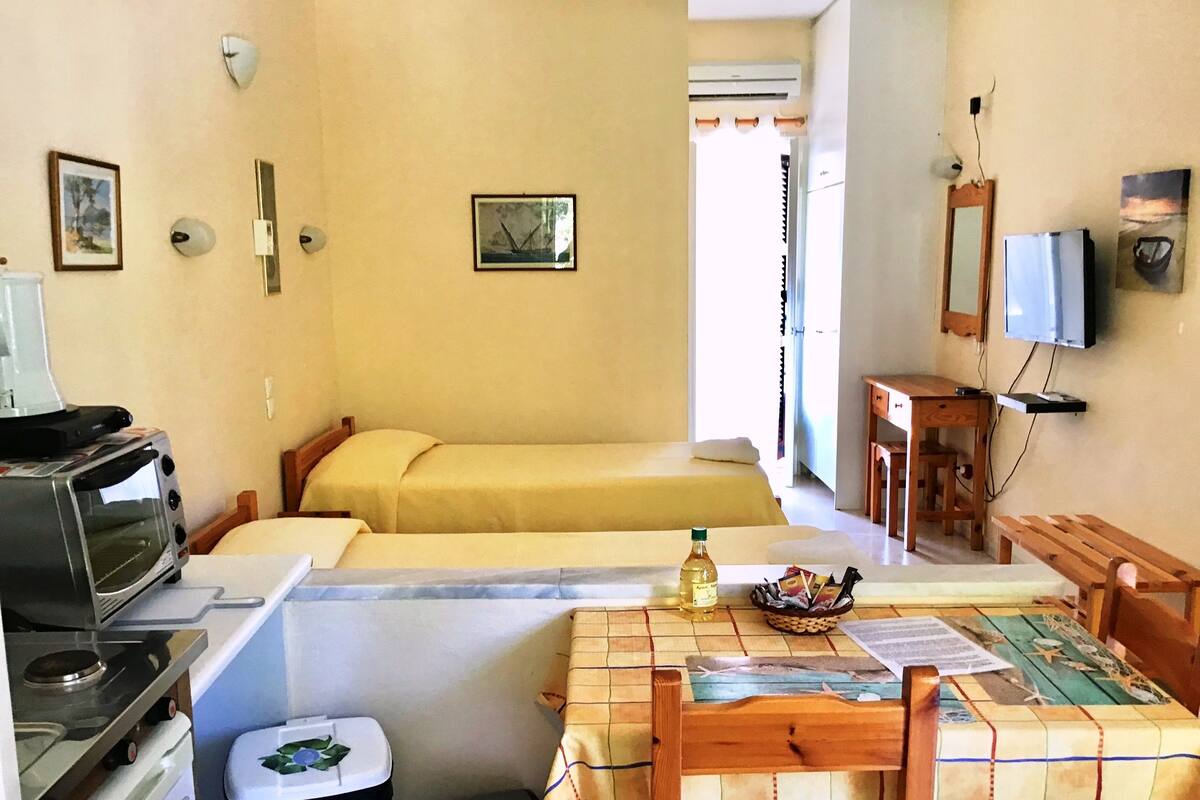 Studio | In-room dining