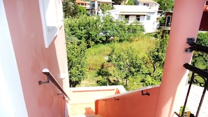 Soundproofing, iron/ironing board, WiFi (free), individually decorated - Almyra Apartments & Studios (Corfu)