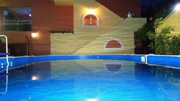 Outdoor pool, pool loungers