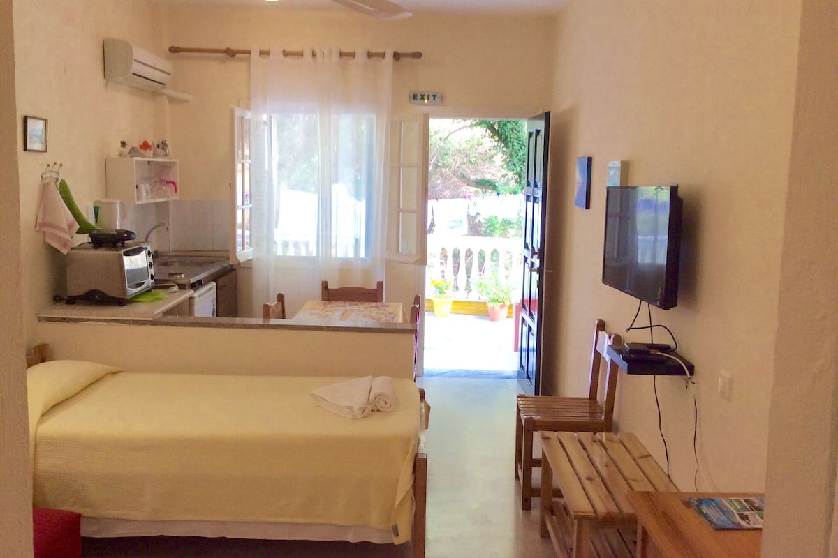 Apartment, 1 Bedroom | Private kitchen | Espresso maker, coffee/tea maker, fridge, oven