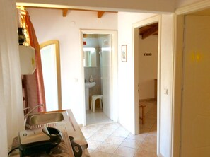 Appartamento, 2 camere da letto, vista mare | Cucina privata | Frigorifero, forno, piano cottura, lavastoviglie