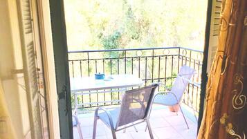 Apartment, 2 Bedrooms, Garden View | Living area | Flat-screen TV