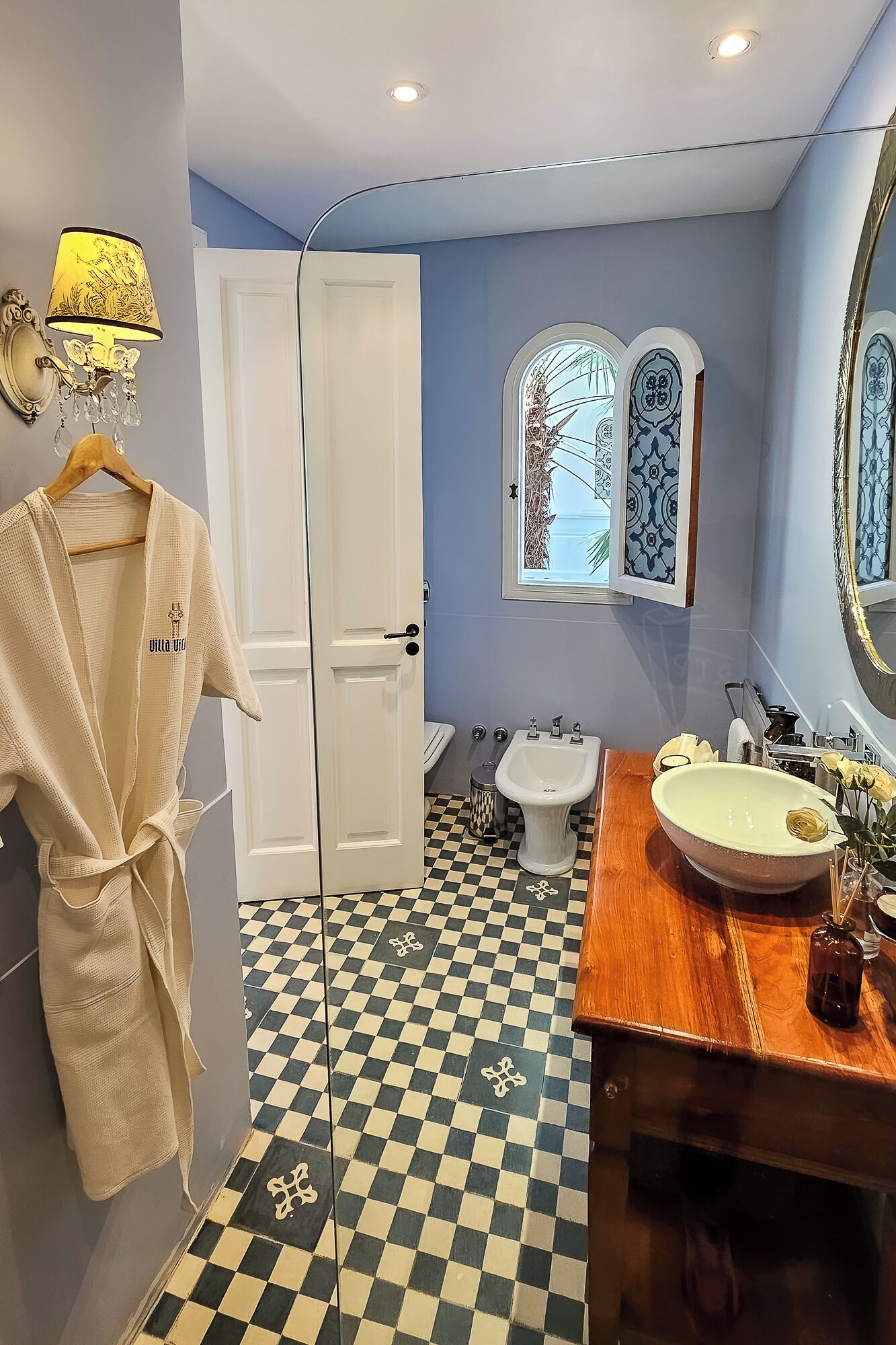 shower, free toiletries, towels