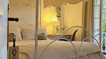 Superior balcon | Minibar, in-room safe, WiFi (free), bed sheets