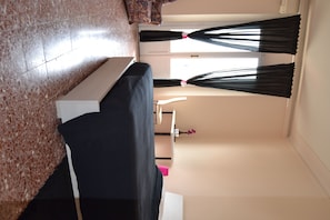 Kamar Double, kamar mandi umum (Balcony) | Selimut bulu angsa, meja kerja, Wi-Fi gratis, dan seprai linen