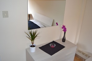 Double Room, Shared Bathroom | Down comforters, desk, free WiFi, bed sheets - You & Me (Pisa)