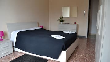 Double Room, Shared Bathroom (Balcony)