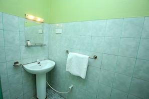 Deluxe Double Room | Bathroom