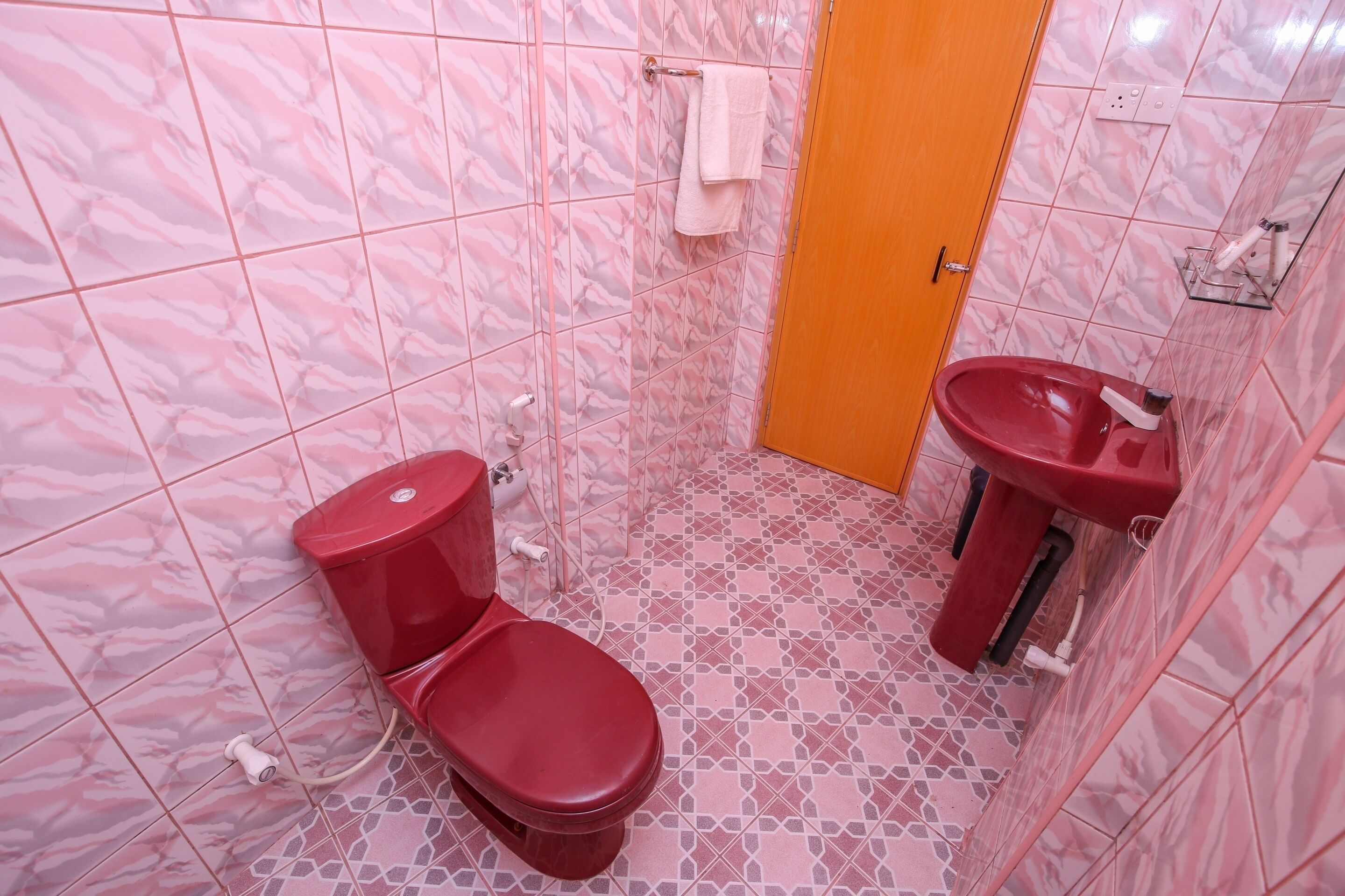 Standard Room | Bathroom | Shower, free toiletries, towels