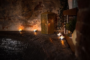 Couples treatment rooms, sauna, hot tub, Turkish bath, body treatments