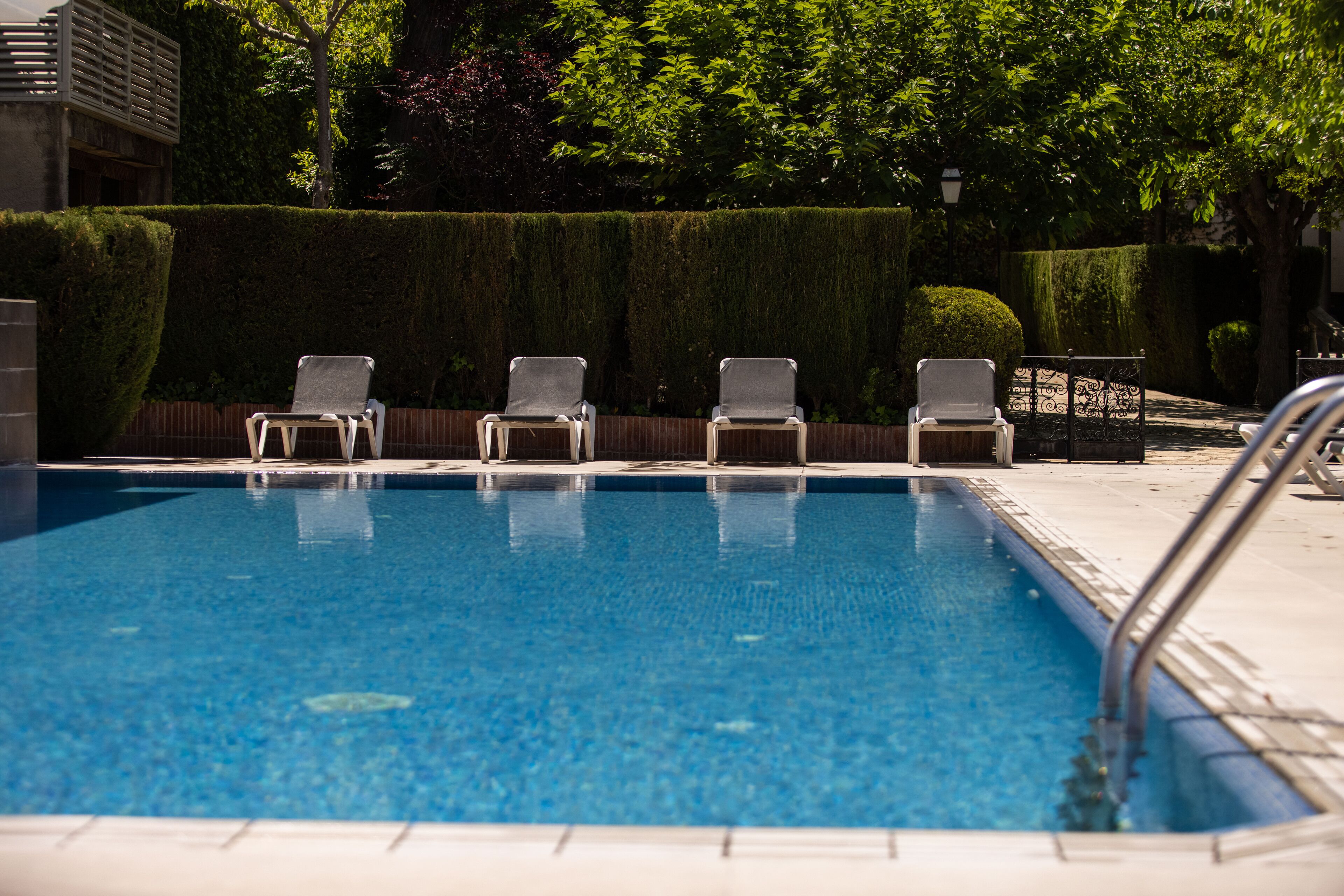 outdoor pool, open 9:00 am to 9:00 pm, pool loungers