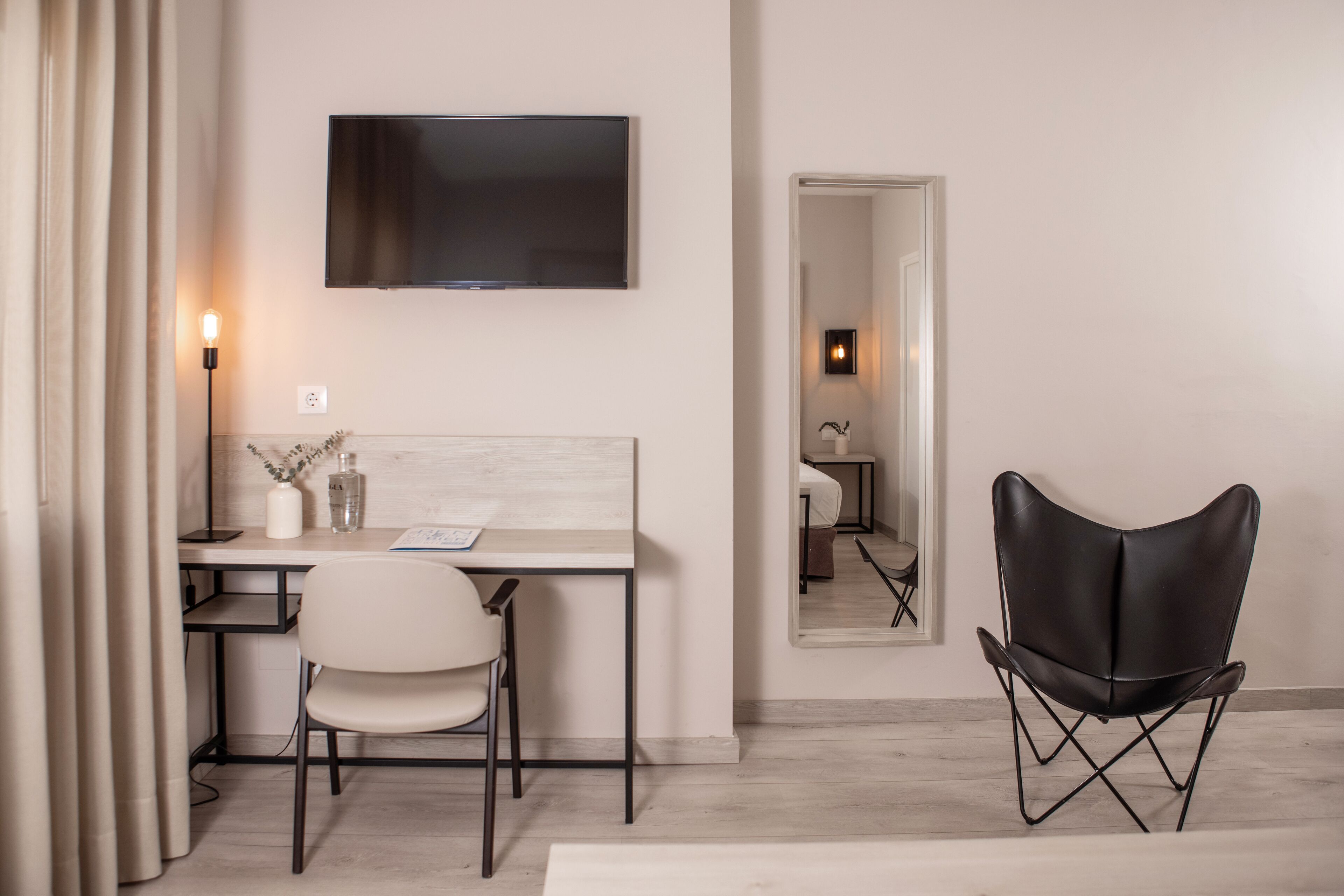 1 bedroom, in-room safe, desk, free wifi