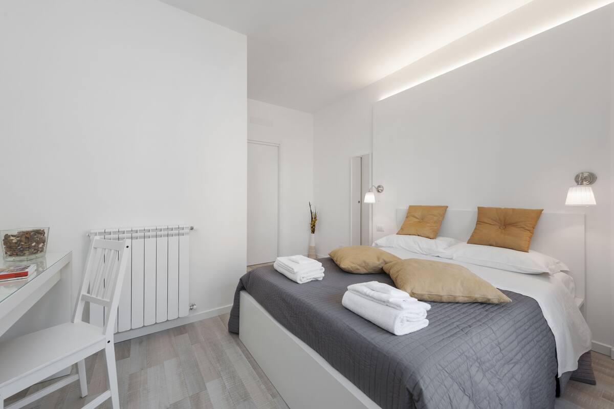 Double Room | Desk, soundproofing, iron/ironing board (on request), WiFi (free)