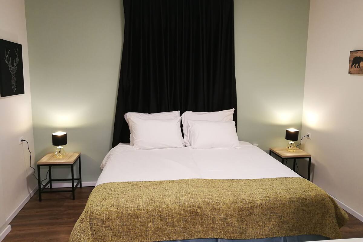 Premium bedding, in-room safe, iron/ironing board, free WiFi
