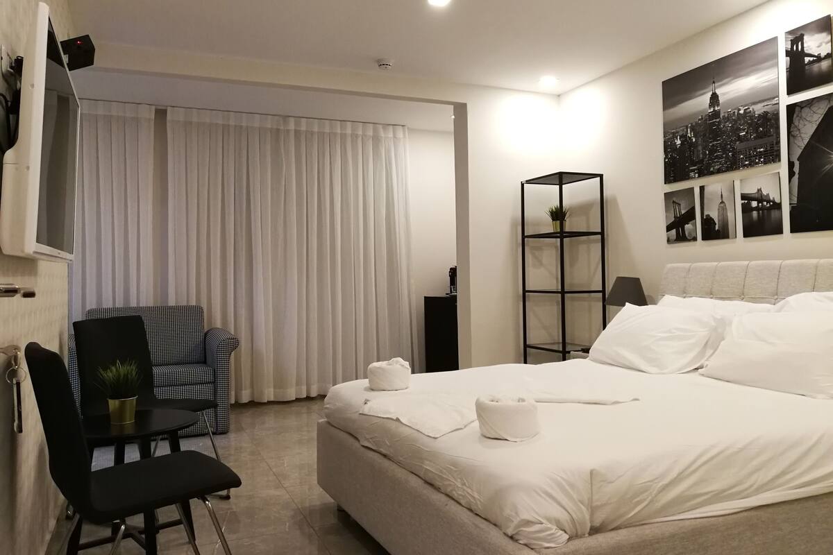 Villa | Ropa de cama de alta calidad y caja de seguridad en la habitación