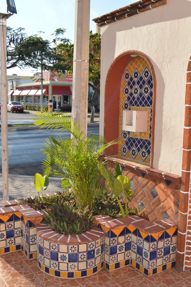 Hotel Suites Flamboyanes image