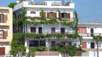 Mặt tiền nơi lưu trú