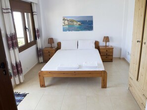 Apartment, 1 Bedroom, Sea View | Free cribs/infant beds, rollaway beds, free WiFi