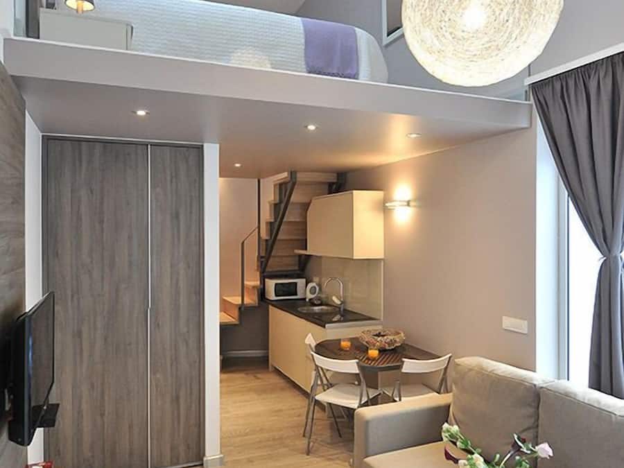 Studio – executive | Sengetøy av topp kvalitet, safe på rommet og skrivebord