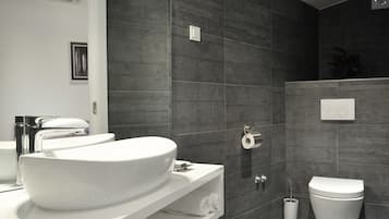 Superior Double Room (Fontana) | Bathroom | Shower, free toiletries, hair dryer, bathrobes