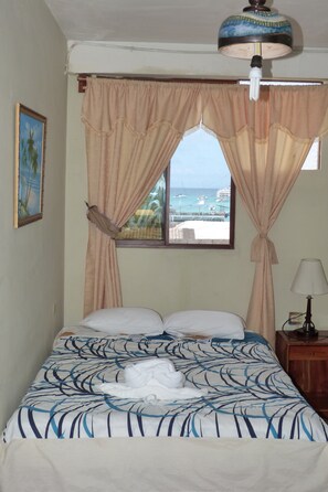 Blackout curtains, free WiFi - Hotel Castro Galapagos (Puerto Ayora)