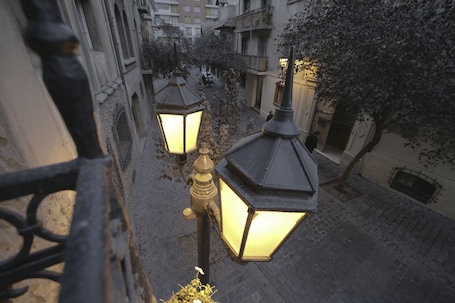 住宿正面 - 傍晚/夜晚. 世纪民宿青年旅舍