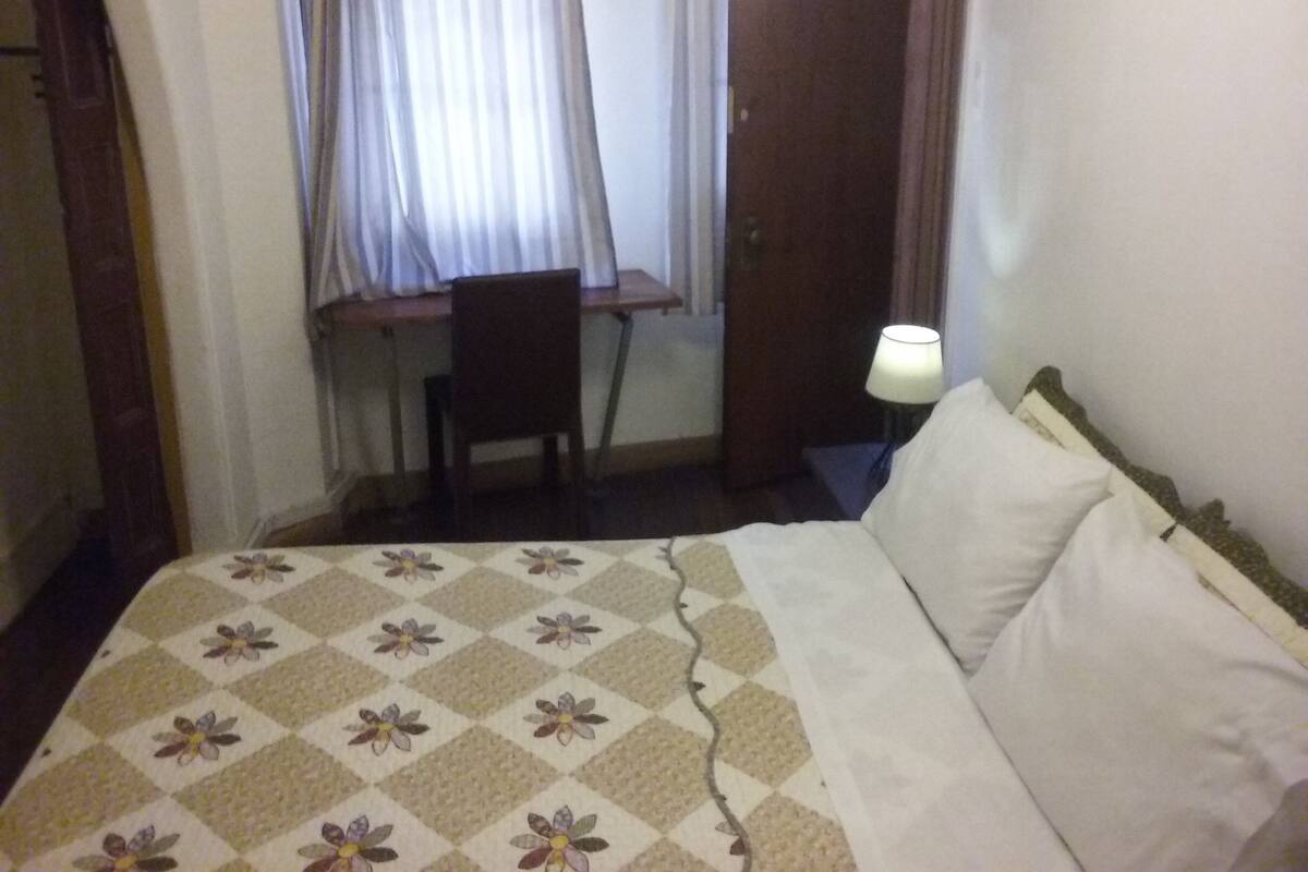 Double Room, Private Bathroom | Premium bedding, pillowtop beds, WiFi (free), bed sheets