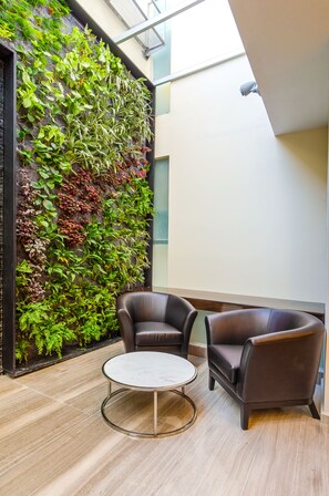 Lobby sitting area - Hotel Zenith (Tehuacán)