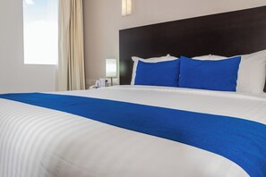 Premium bedding, in-room safe, desk, soundproofing - Hotel Zenith (Tehuacán)