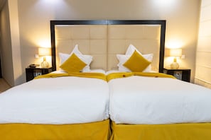 Suíte júnior, banheiro privativo | Roupas de cama premium, frigobar, cofres nos quartos