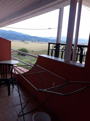 Habitación triple, vista al valle (Shared Balcony) | Vista del balcón