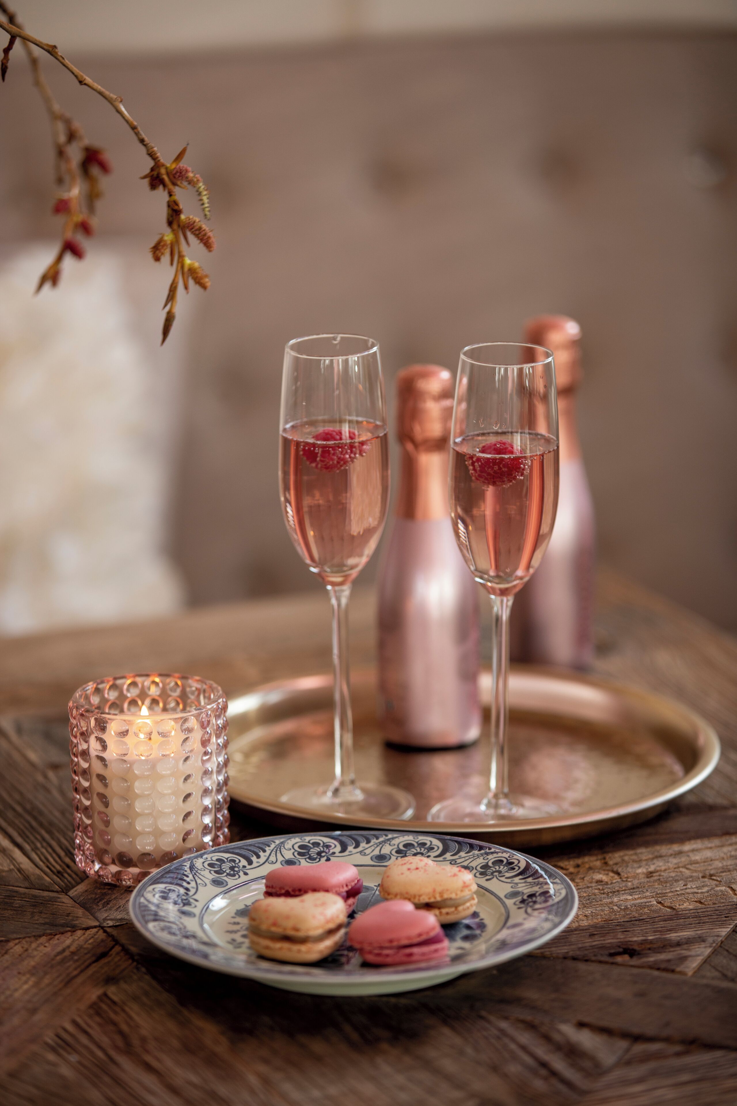 80-cm flat-screen tv with cable channels, tv